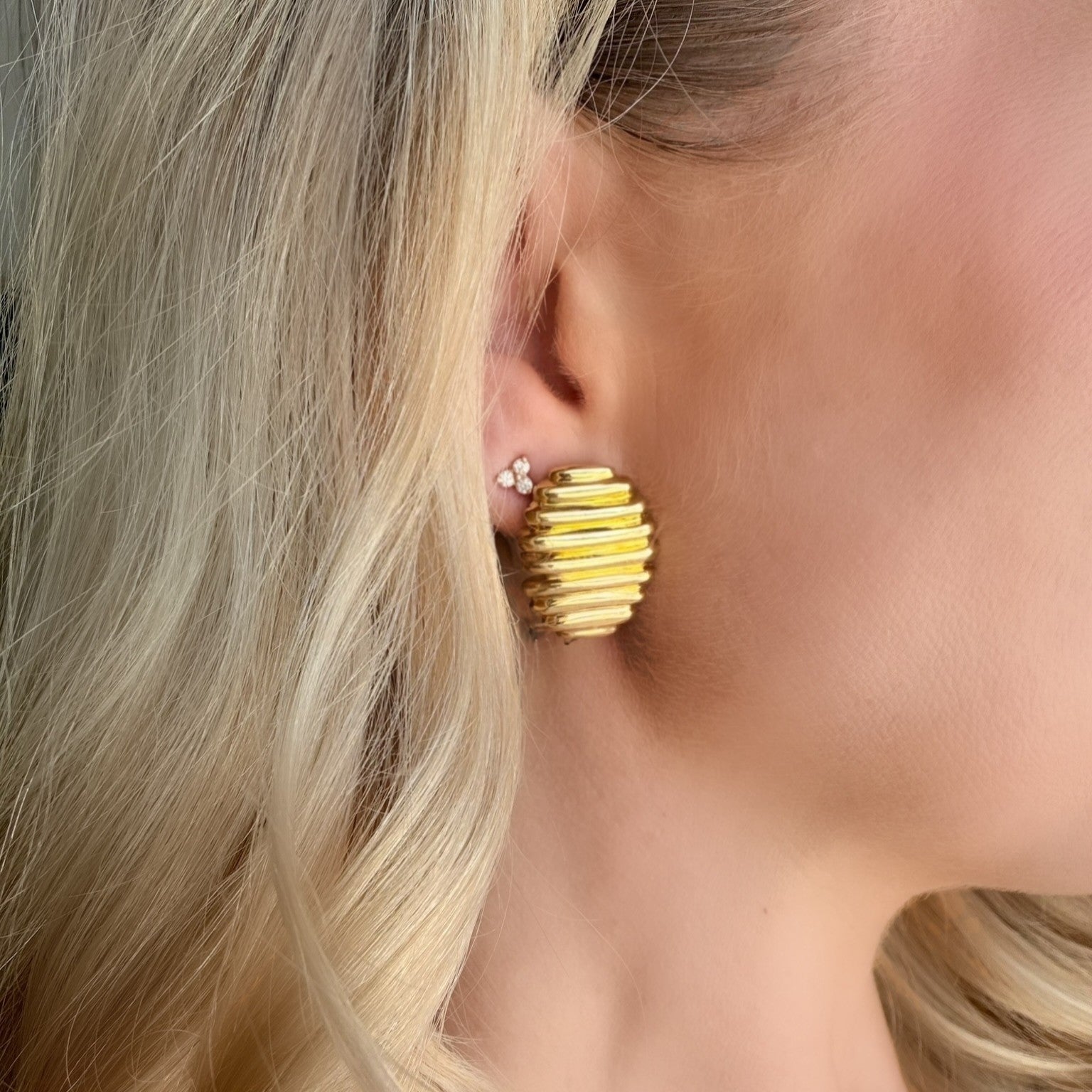 ESTATE 18k Yellow Gold Oval Ribbed Earrings