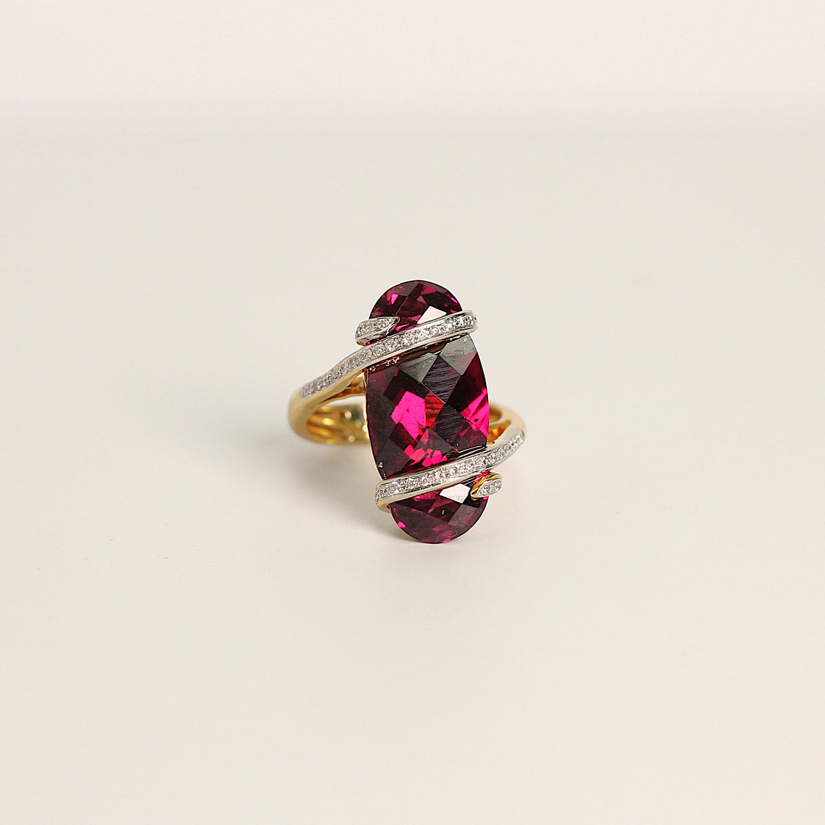 ESTATE Bellarri 18k Yellow Gold Pyrope Garnet & Diamond Ring