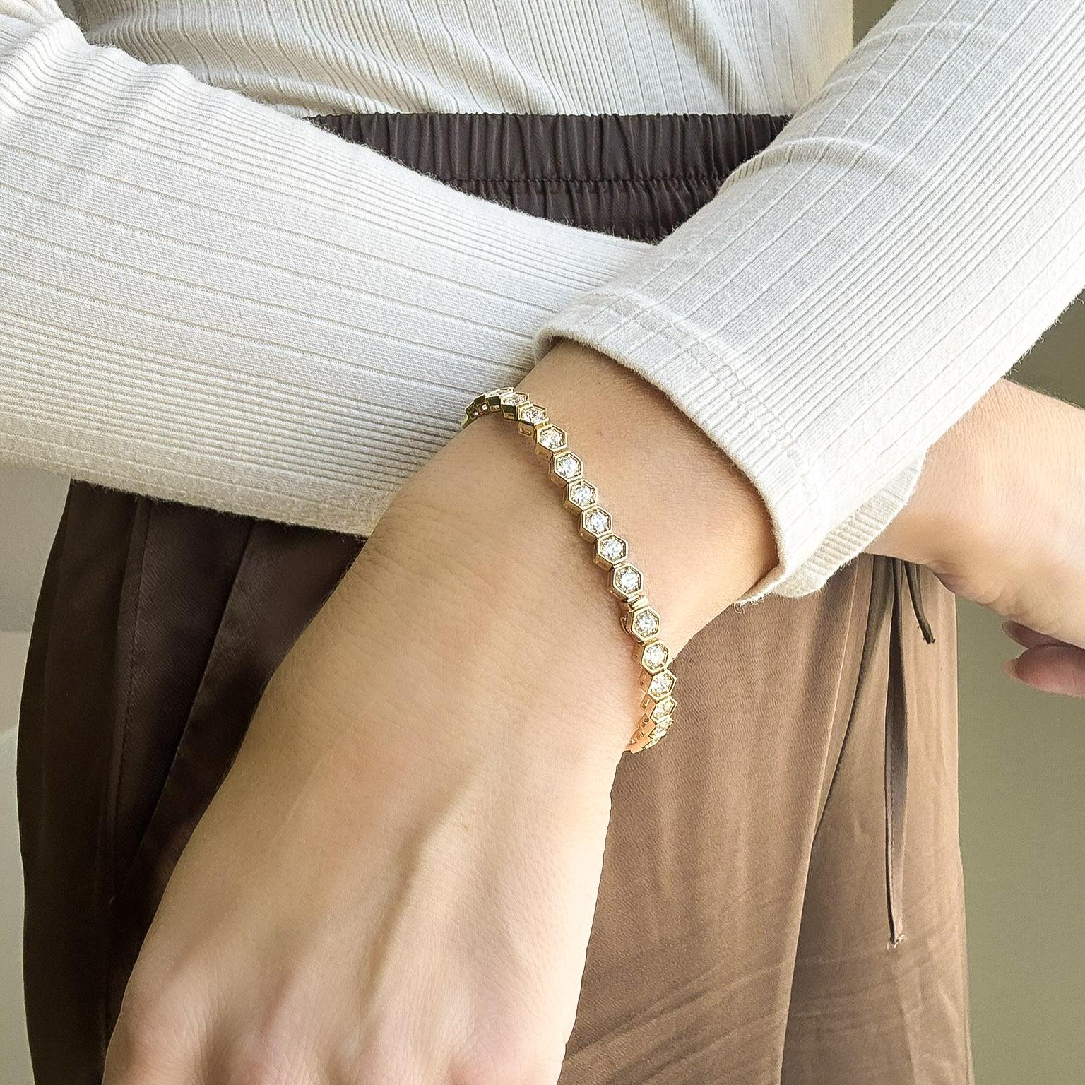 Round Bezel Set Hexagonal Line Bracelet