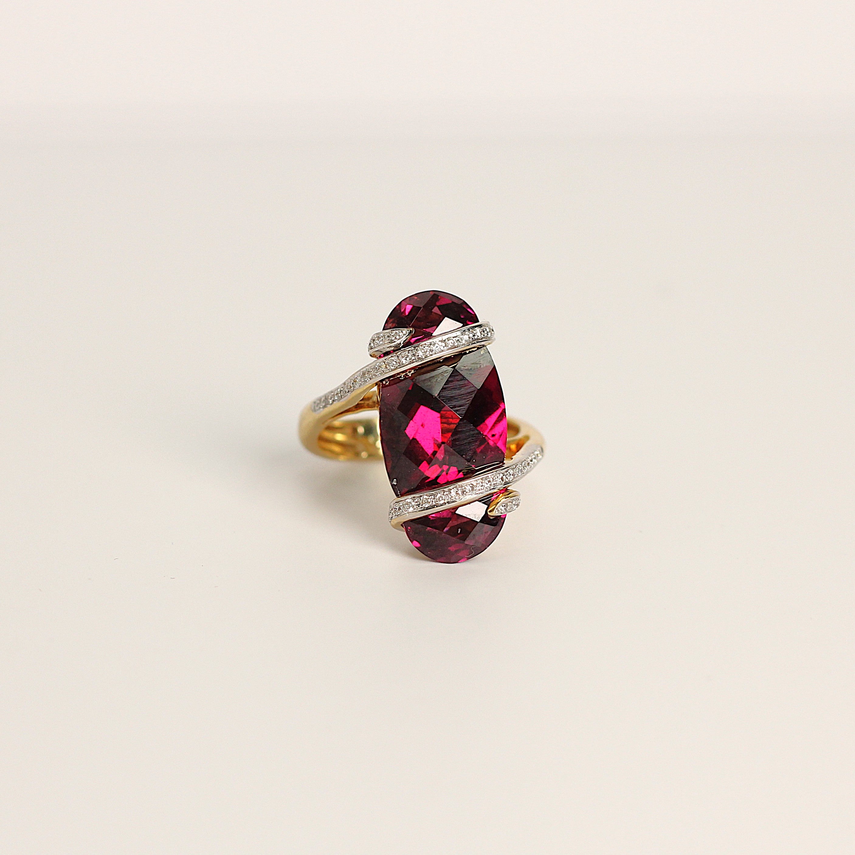 ESTATE Bellarri 18k Yellow Gold Pyrope Garnet & Diamond Ring